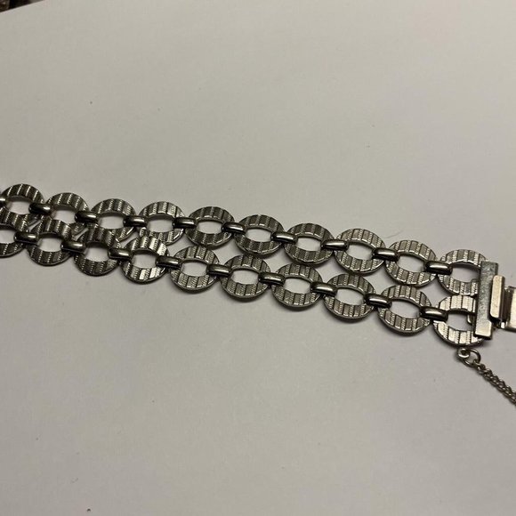 Vintage Signed Pamar Costume Silver Tone Metal Bracelet with Safety Chain Clasp - Picture 7 of 11